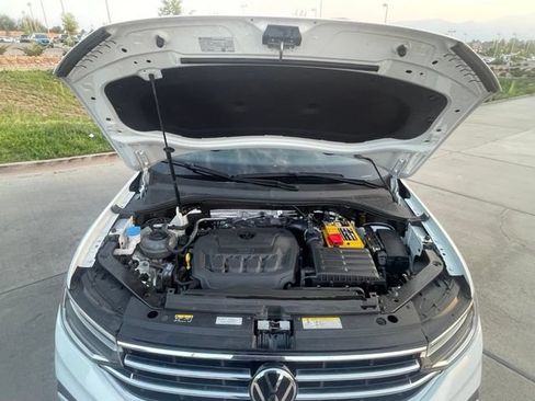Used 2024 Volkswagen Tiguan SE AWD/4WD image 34