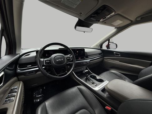 Used 2025 Kia Carnival FWD image 25