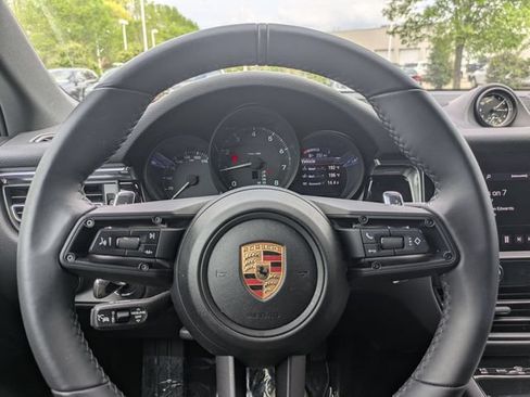 Used 2025 Porsche Macan AWD/4WD image 15