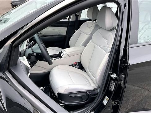 Used 2025 Hyundai Tucson SE image 18