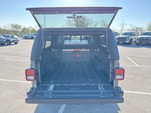 Used 2021 Jeep Gladiator Sport image 19