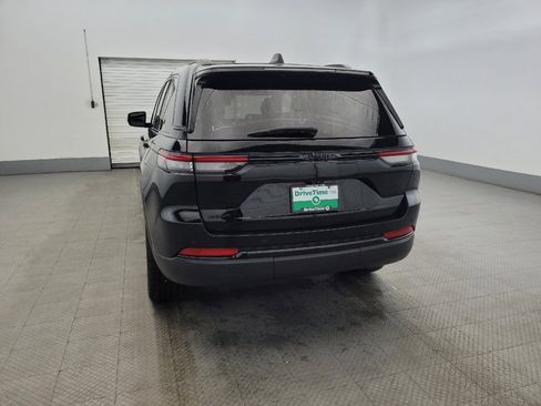 Used 2023 Jeep Grand Cherokee Altitude AWD/4WD image 6