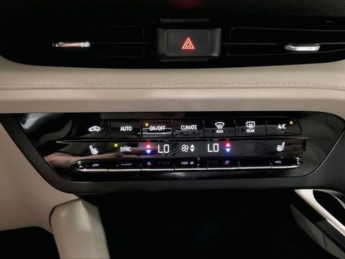 Used 2022 Buick Envision Preferred AWD/4WD image 32
