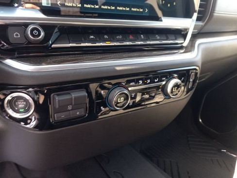 Certified 2025 Chevrolet Silverado 1500 RST AWD/4WD image 19