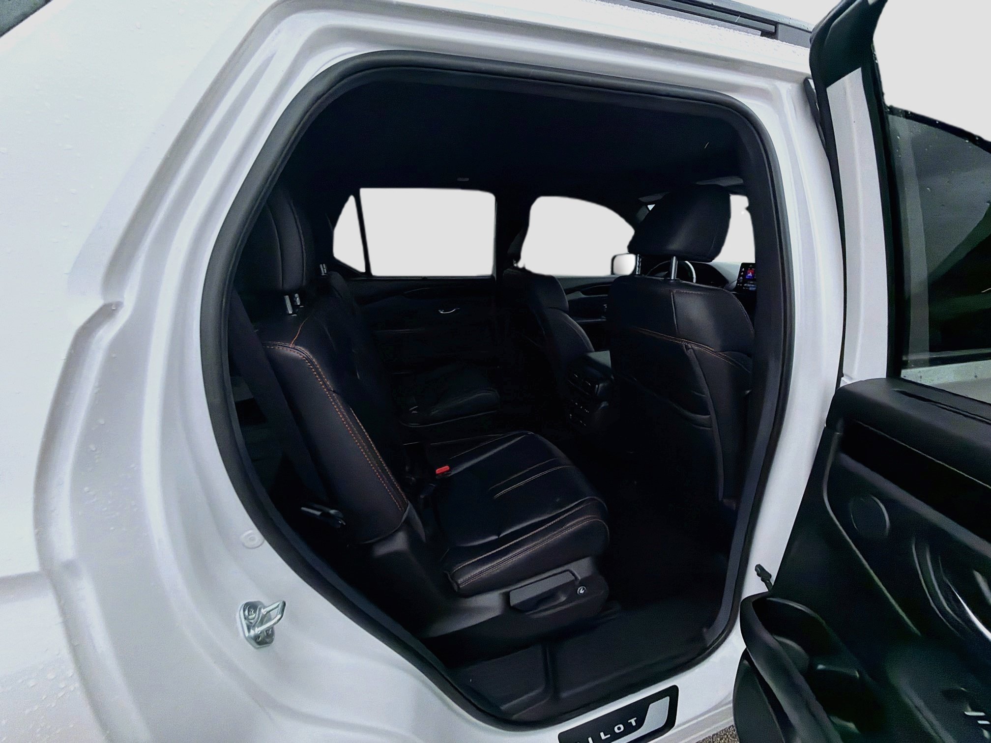 Used 2025 Honda Pilot TrailSport image 28