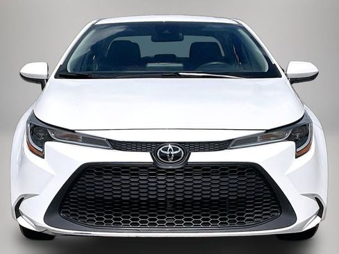 Used 2022 Toyota Corolla LE image 3