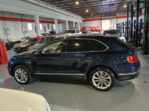 Used 2017 Bentley Bentayga AWD/4WD image 2