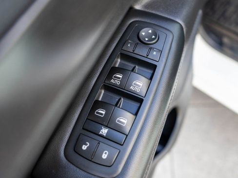Used 2017 Jeep Grand Cherokee Altitude AWD/4WD image 18