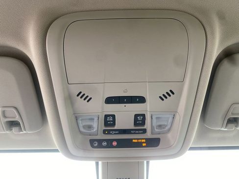 Used 2019 Buick Regal Essence w/ Driver Confidence Package I image 23