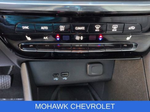 Used 2024 Buick Encore GX Avenir w/ Avenir Technology Package AWD/4WD image 17