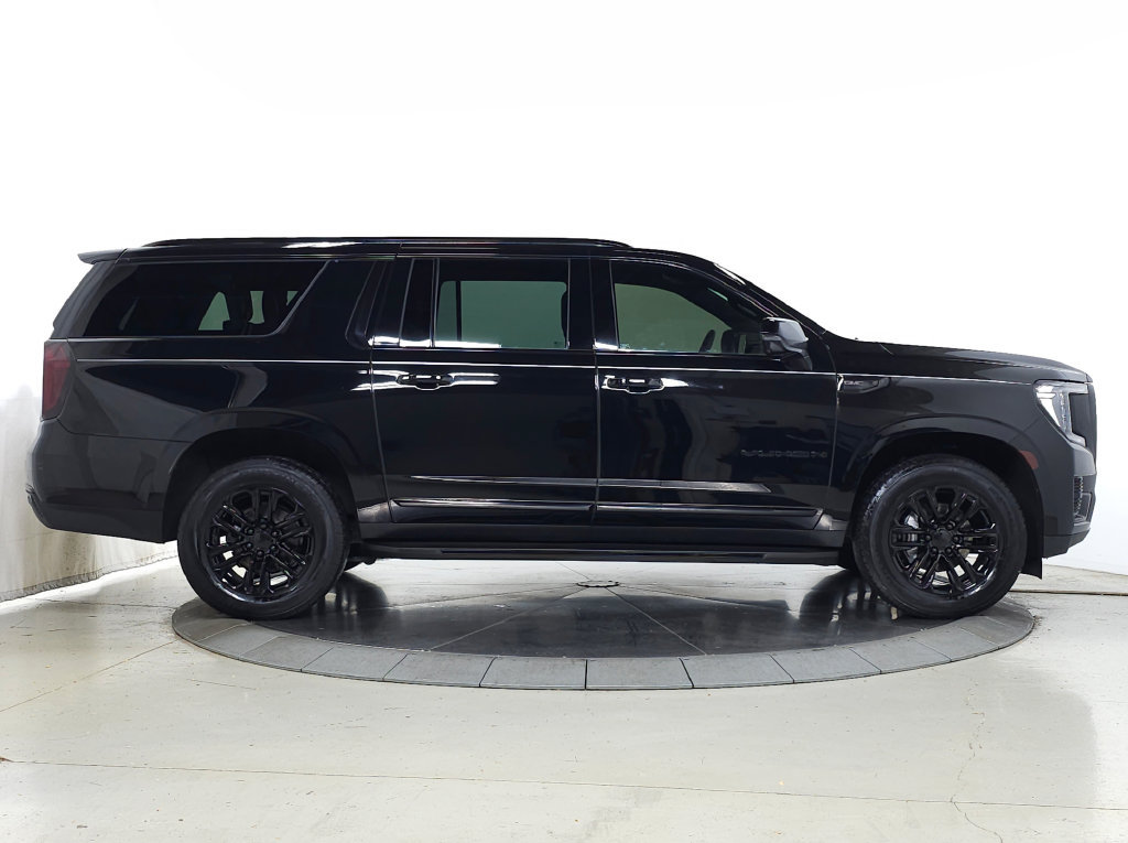 Used 2023 GMC Yukon XL SLT w/ SLT Luxury Package AWD/4WD image 13