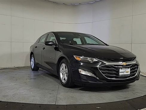 Used 2024 Chevrolet Malibu LT image 2