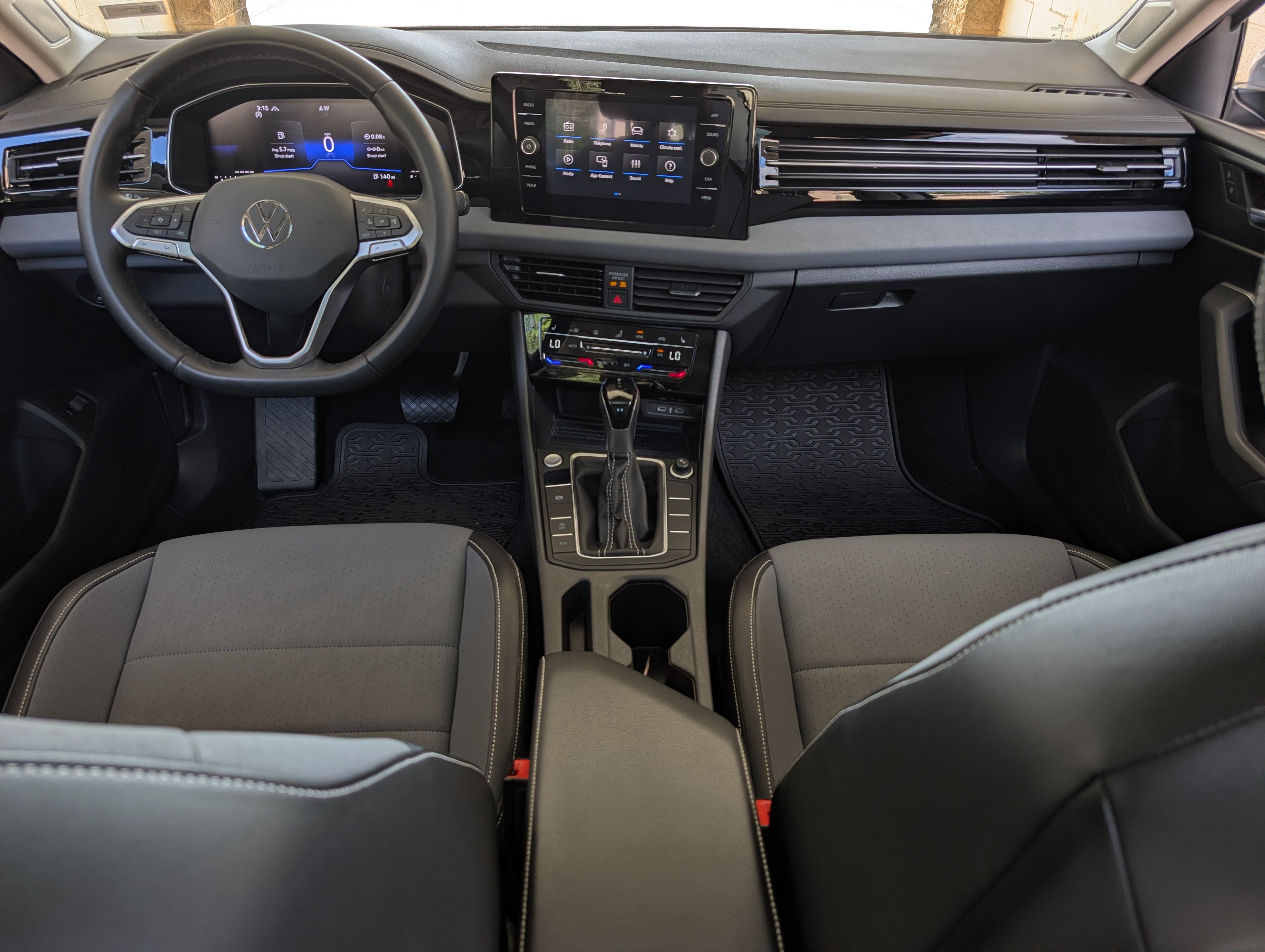 Used 2025 Volkswagen Jetta SE w/ Sunroof Package FWD image 23