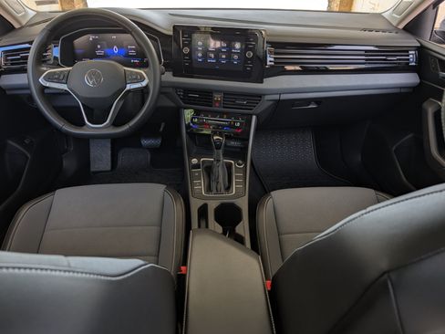 Used 2025 Volkswagen Jetta SE w/ Sunroof Package FWD image 23