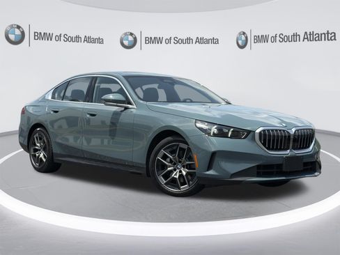 Used 2026 BMW 530i xDrive AWD/4WD image 2
