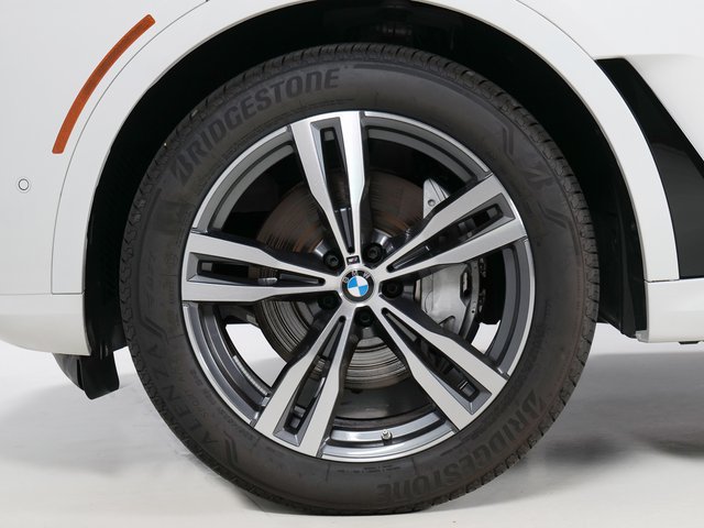 Used 2026 BMW X7 xDrive40i w/ M Sport Package AWD/4WD image 35