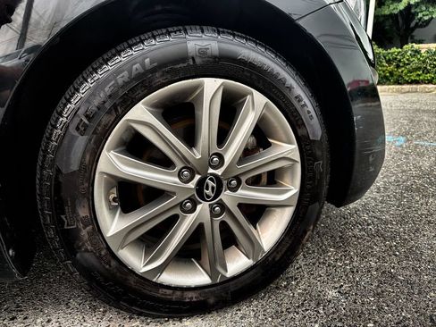 Used 2015 Hyundai Elantra Sedan FWD image 16