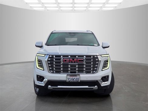 Used 2025 GMC Yukon XL Denali image 2