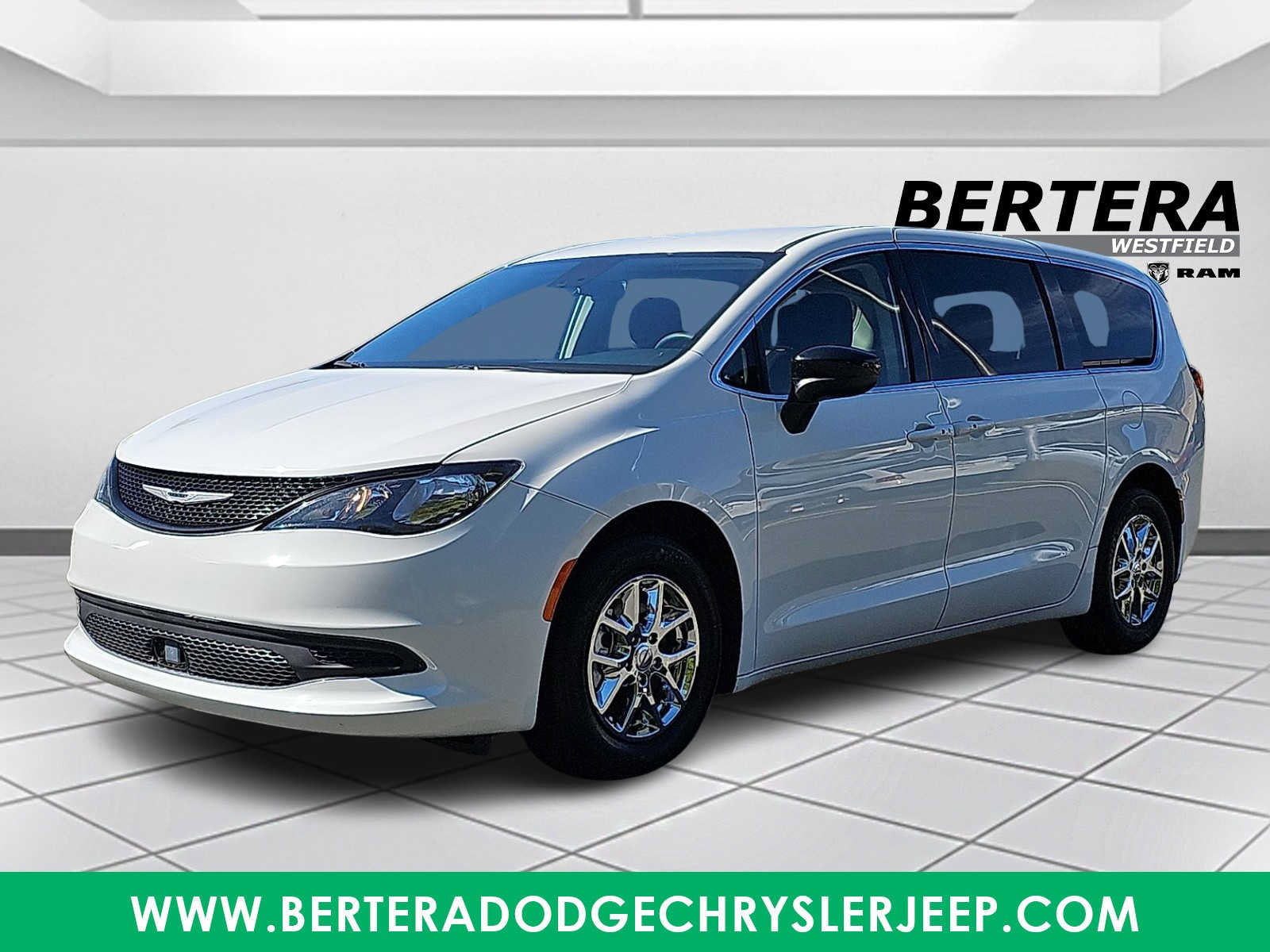Used 2024 Chrysler Voyager LX FWD image 3