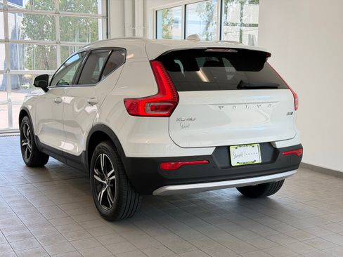 Used 2023 Volvo XC40 B5 Core w/ Convenience Package AWD/4WD image 9