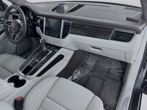 Used 2018 Porsche Macan Turbo image 31