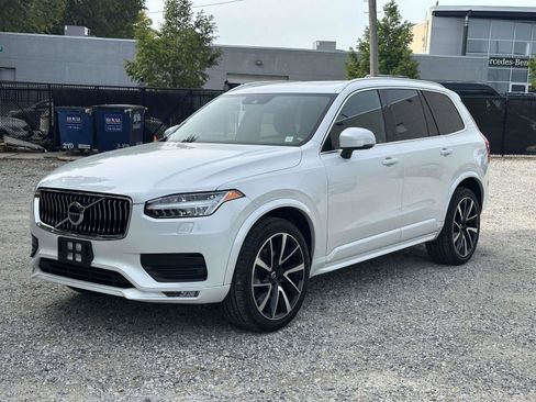 Certified 2022 Volvo XC90 T6 Momentum w/ Climate Package image 8