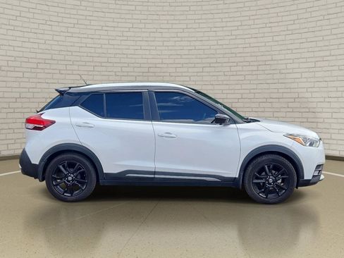 Used 2020 Nissan Kicks SR w/ SR Premium Package FWD image 4