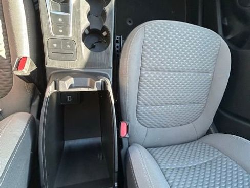 Used 2020 Ford Escape SE image 19