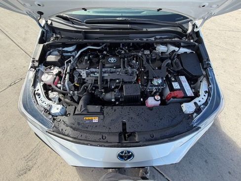 Used 2023 Toyota Corolla SE w/ SE Package image 32