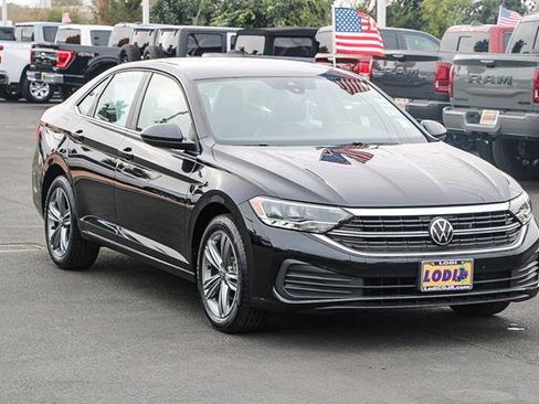 Used 2024 Volkswagen Jetta SE image 5