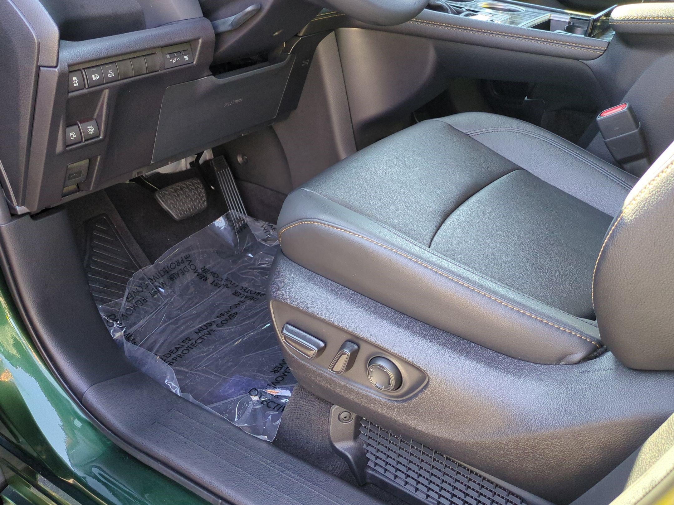 Used 2025 Toyota Sienna XLE Woodland Edition AWD/4WD image 17