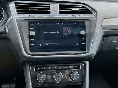 Used 2018 Volkswagen Tiguan SEL FWD image 27