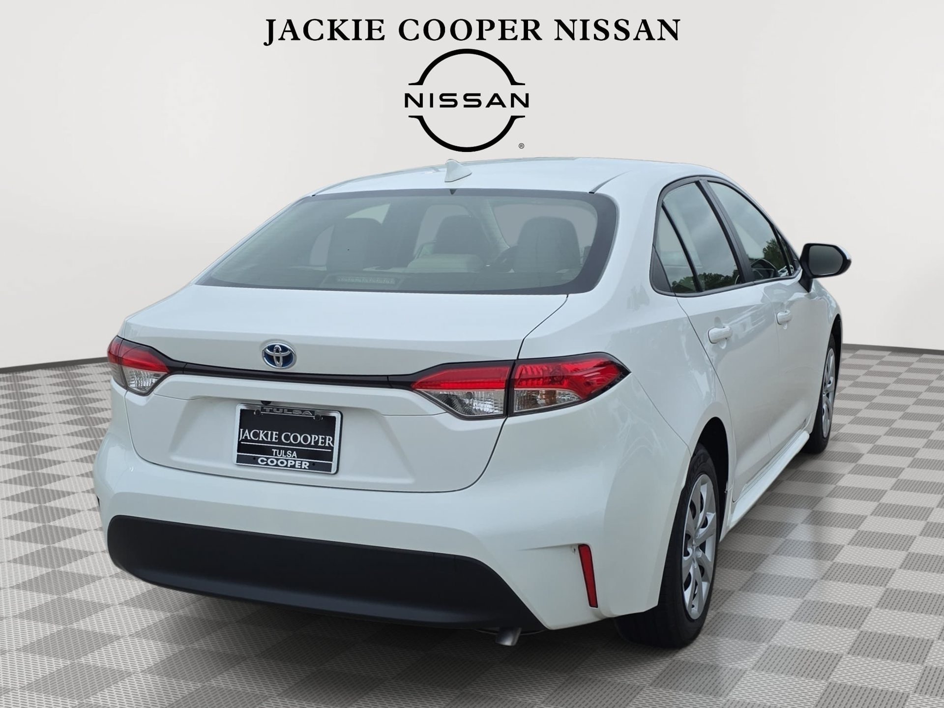 Used 2023 Toyota Corolla LE FWD image 5