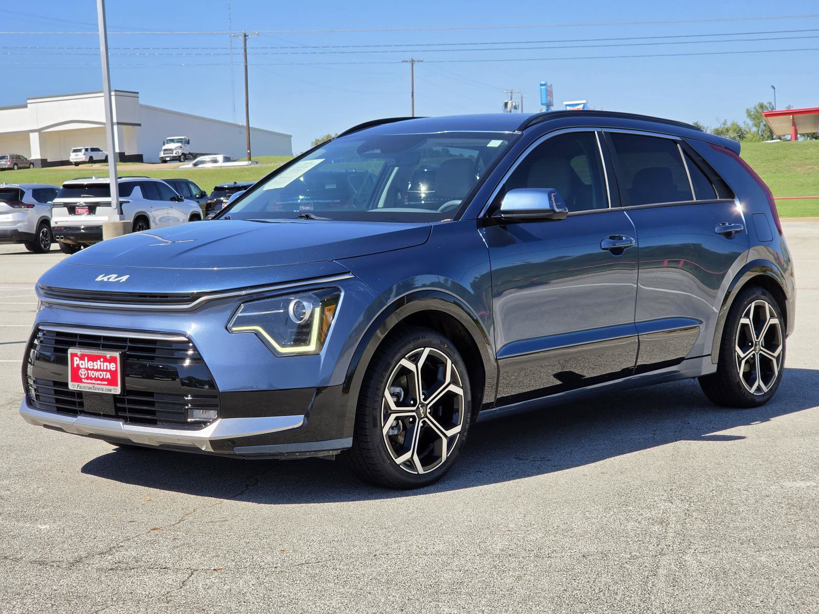 Used 2023 Kia Niro EX Touring FWD image 3