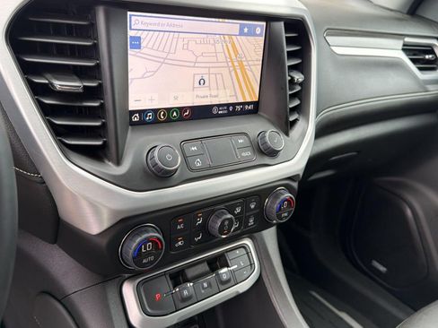 Certified 2023 GMC Acadia SLT w/ Preferred Package FWD image 23