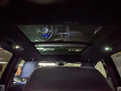 Certified 2022 Volkswagen Tiguan SE R-Line image 13