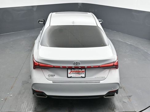 Used 2022 Toyota Avalon Limited image 34