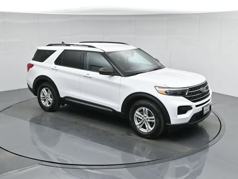 Used 2021 Ford Explorer XLT image 45