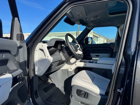 New 2026 Land Rover Defender 110 X-Dynamic SE image 10