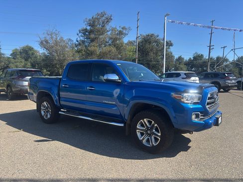 Used 2017 Toyota Tacoma Limited AWD/4WD image 3