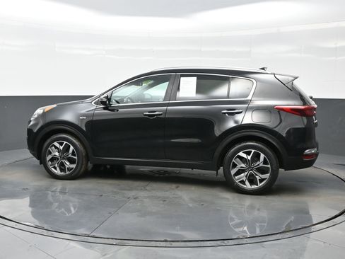 Used 2020 Kia Sportage EX image 3