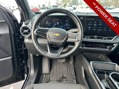 Used 2025 Chevrolet Equinox LT image 16