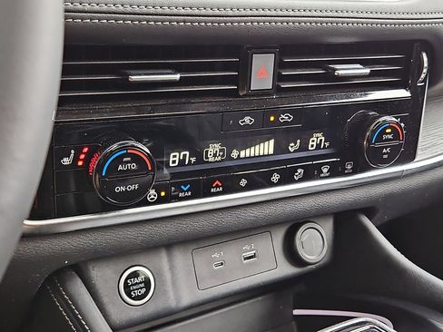 Certified 2023 Nissan Rogue Platinum w/ Platinum Premium Package image 16