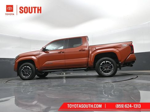 Used 2025 Toyota Tacoma TRD Sport w/ TRD Sport Upgrade Package AWD/4WD image 41
