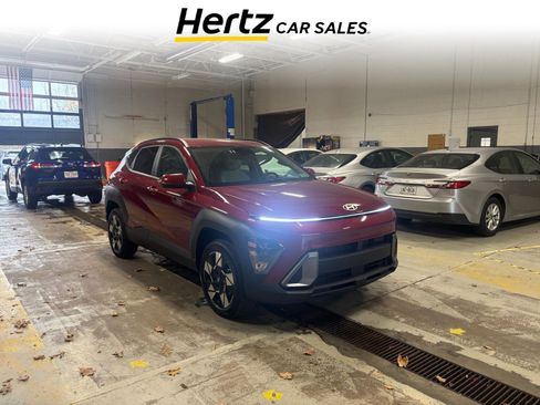 Used 2025 Hyundai Kona SEL image 1