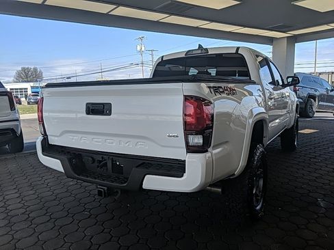 Used 2019 Toyota Tacoma TRD Sport image 7