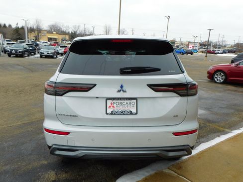 New 2026 Mitsubishi Outlander SE image 4