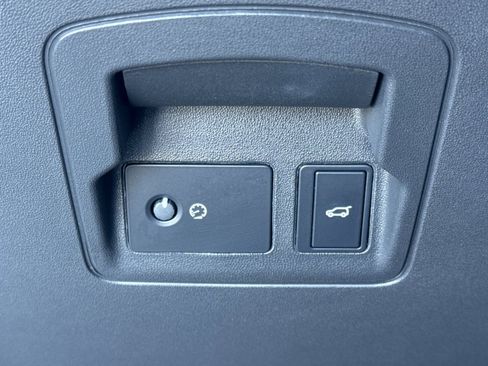 Used 2026 Land Rover Range Rover Velar Dynamic SE image 32