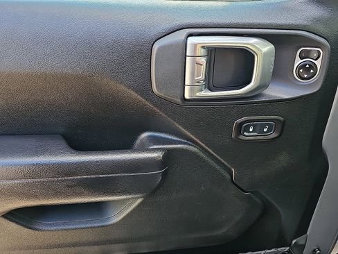 Used 2020 Jeep Gladiator Sport w/ Quick Order Package 24S image 12