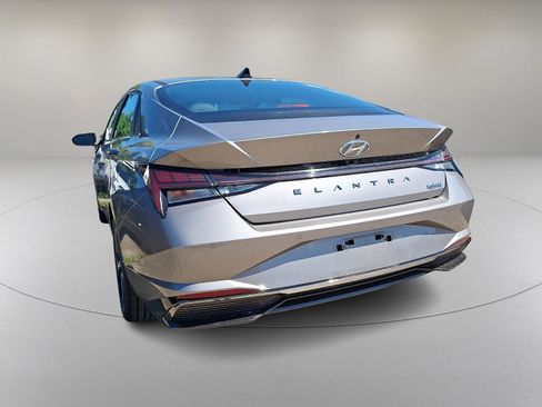 Used 2021 Hyundai Elantra Limited FWD image 6